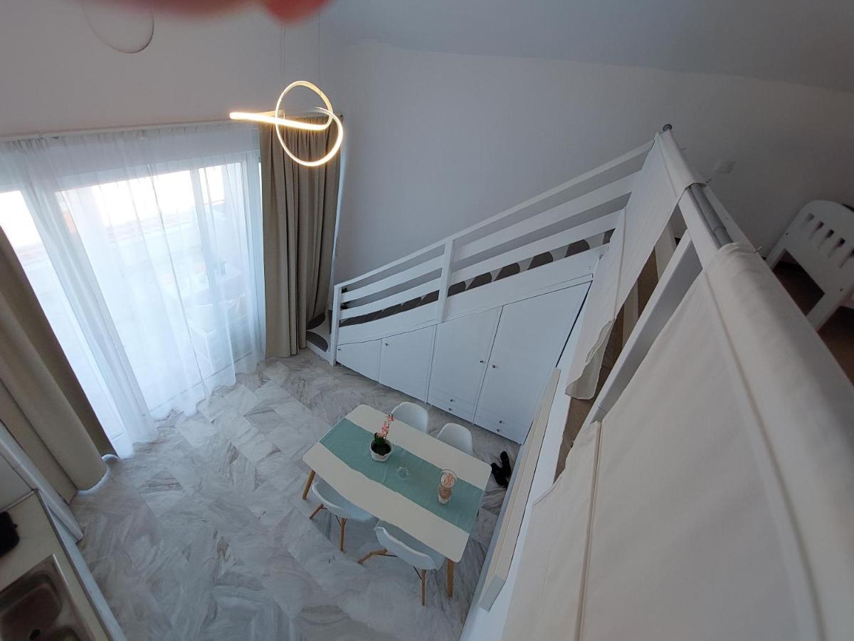 Nefeli Seaside Apartments Polychrono Exterior photo